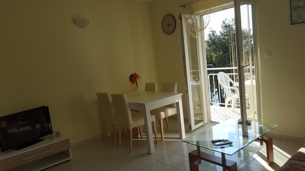 Apartments And Rooms Kod Mate Трибань-Крушица Екстер'єр фото
